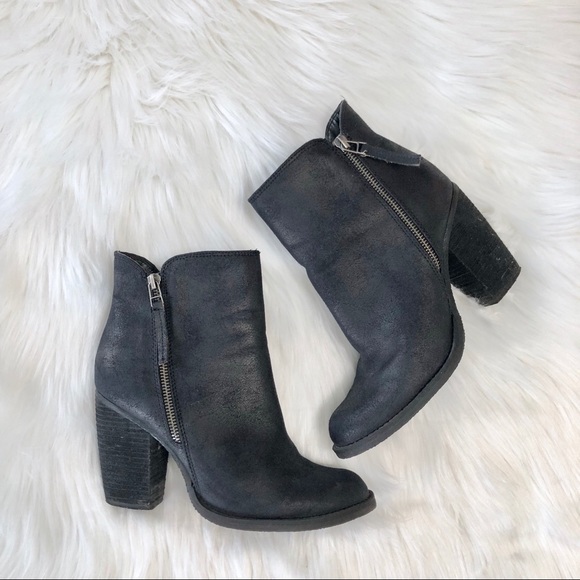 Sbicca Shoes - Sbicca Stacked Heel Black Ankle Booties Sz 8